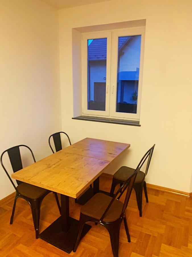 The Castle Suites & Apartment - Free Parking - (Adults Only) Cracovie Extérieur photo