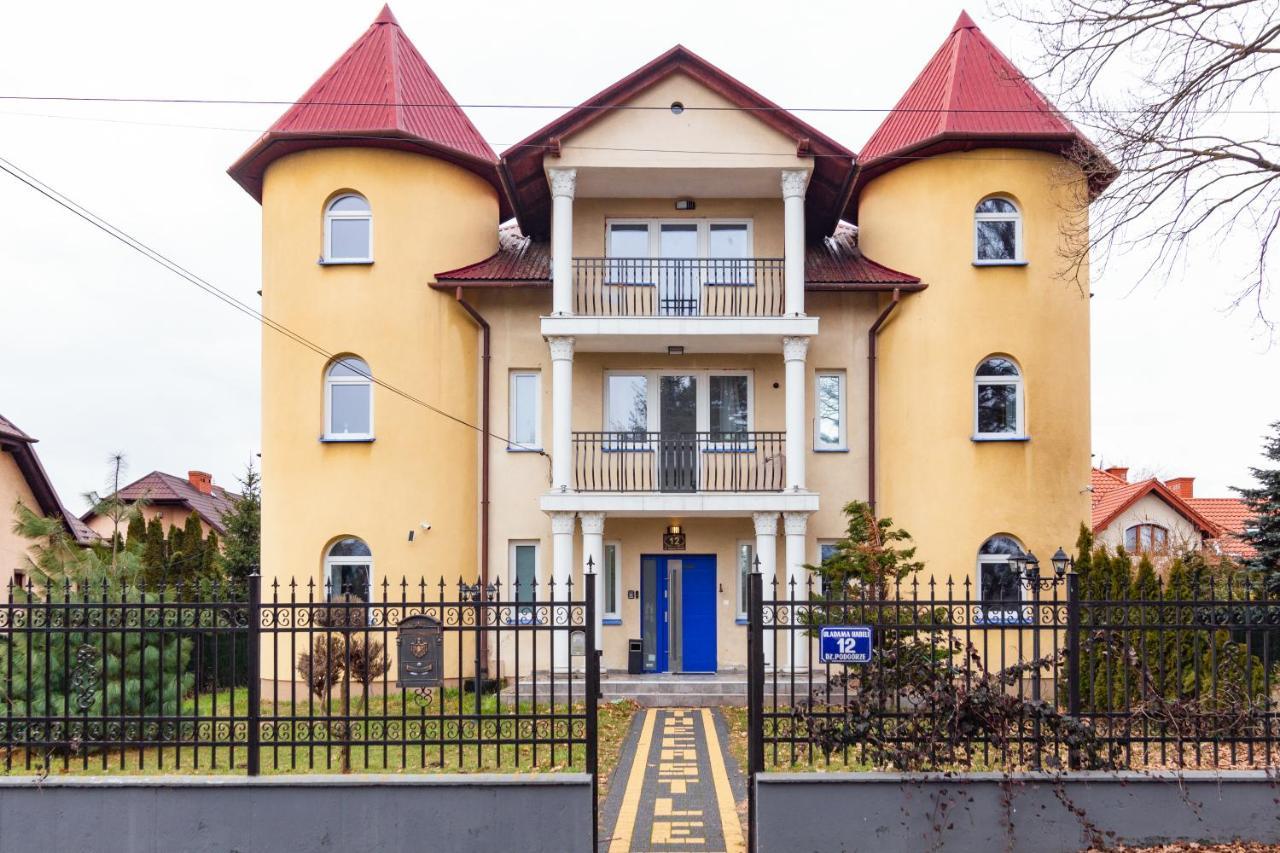 The Castle Suites & Apartment - Free Parking - (Adults Only) Cracovie Extérieur photo