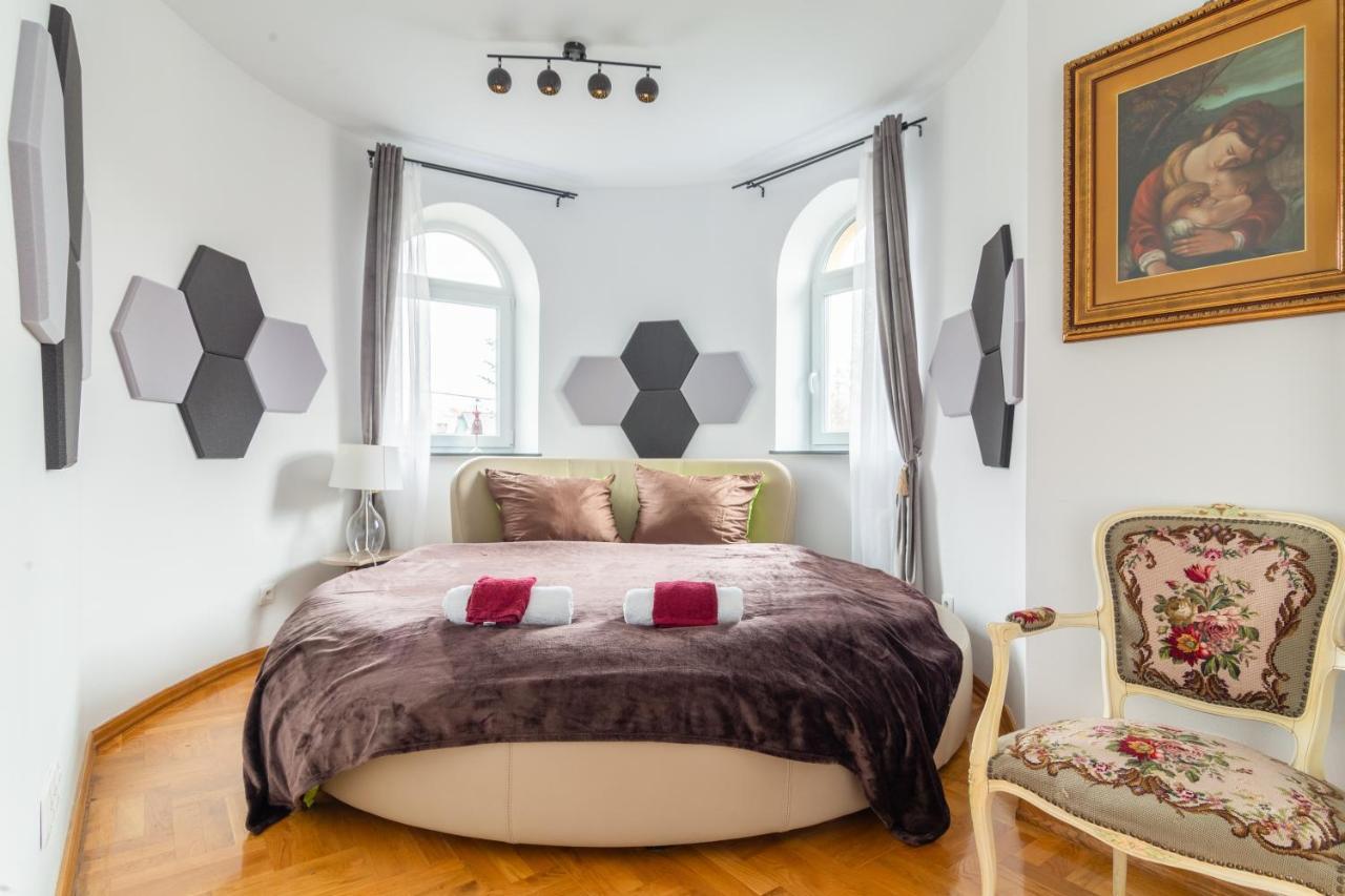 The Castle Suites & Apartment - Free Parking - (Adults Only) Cracovie Extérieur photo