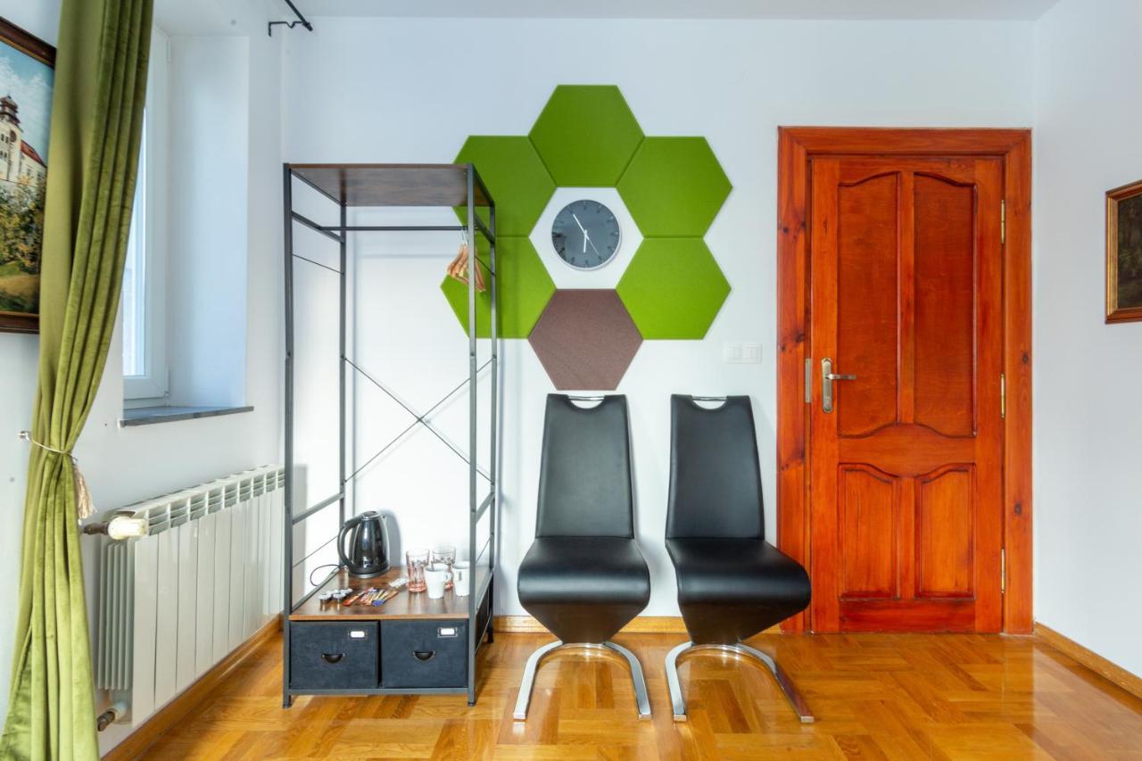The Castle Suites & Apartment - Free Parking - (Adults Only) Cracovie Extérieur photo