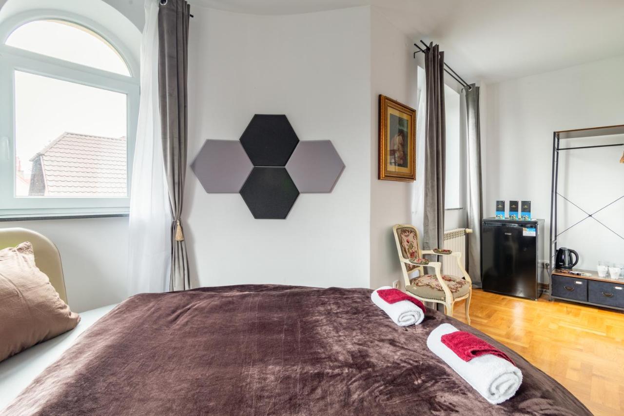 The Castle Suites & Apartment - Free Parking - (Adults Only) Cracovie Extérieur photo
