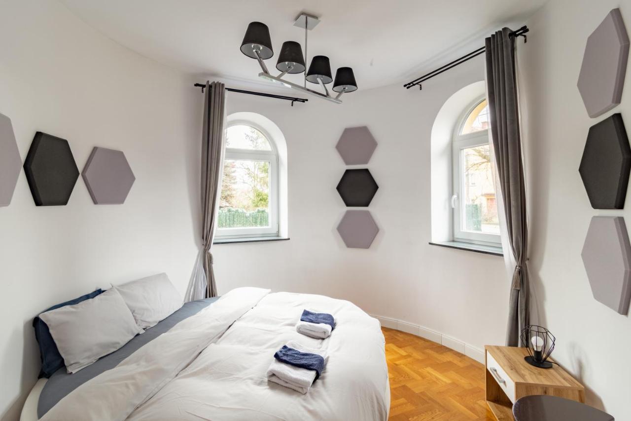 The Castle Suites & Apartment - Free Parking - (Adults Only) Cracovie Extérieur photo