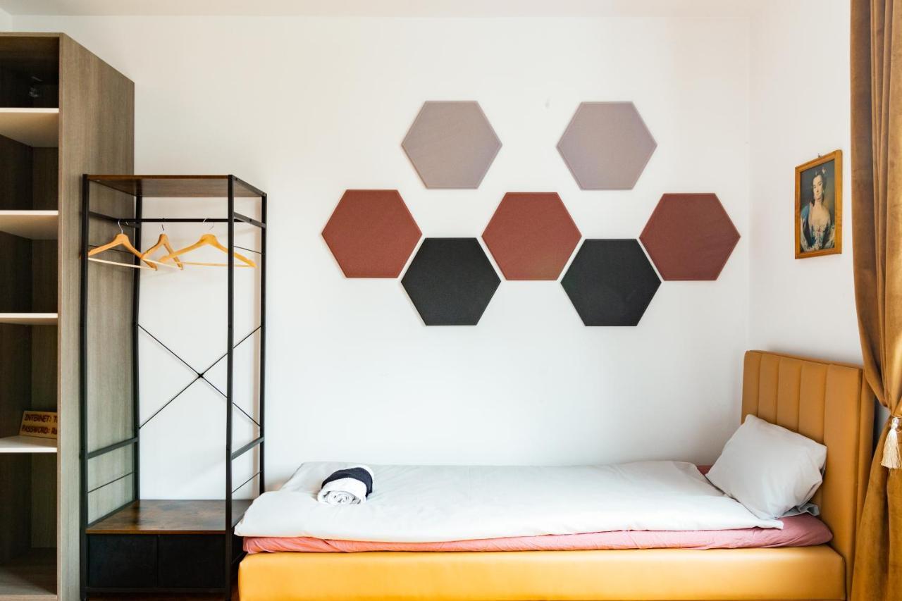 The Castle Suites & Apartment - Free Parking - (Adults Only) Cracovie Extérieur photo