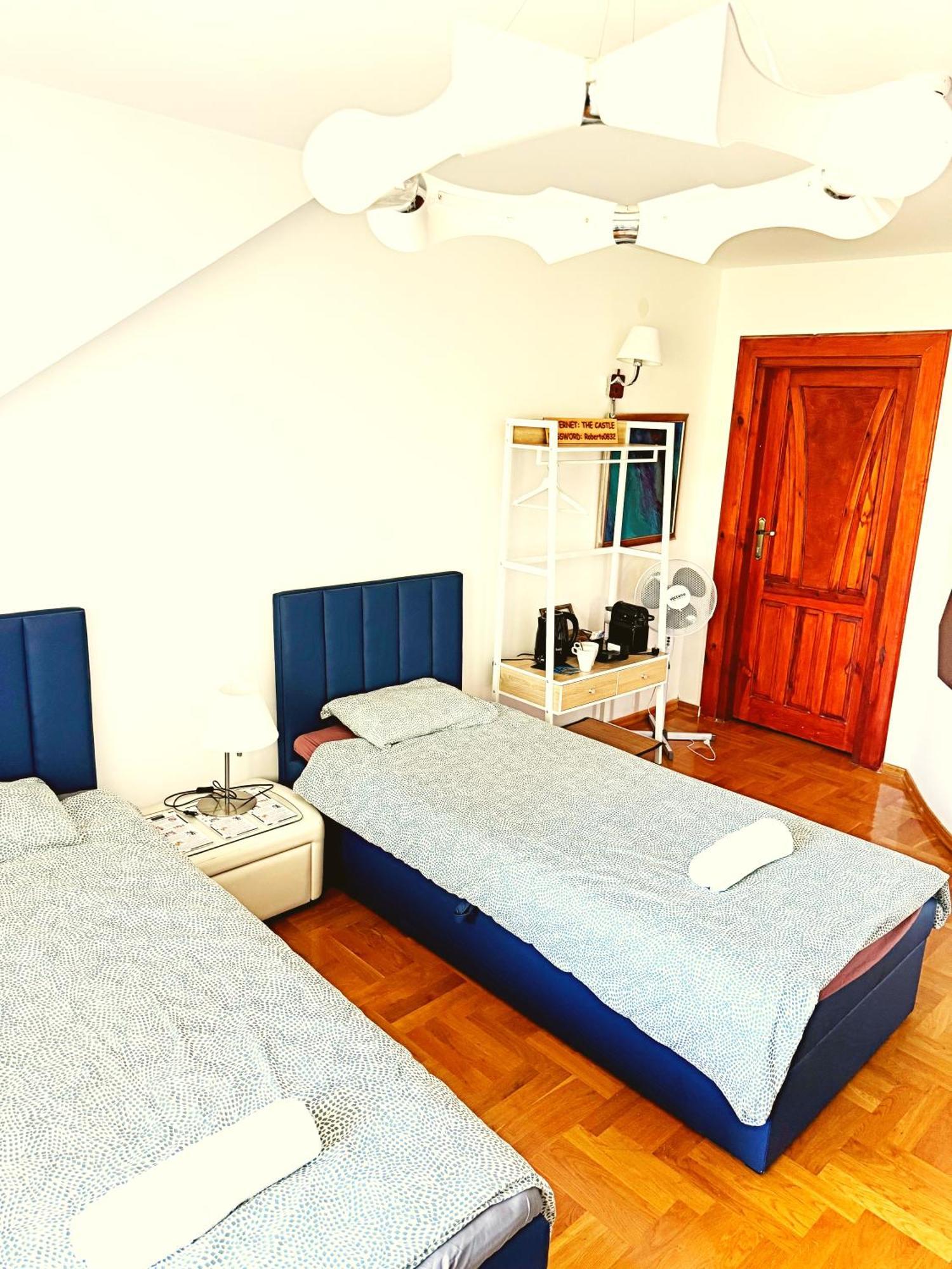The Castle Suites & Apartment - Free Parking - (Adults Only) Cracovie Extérieur photo