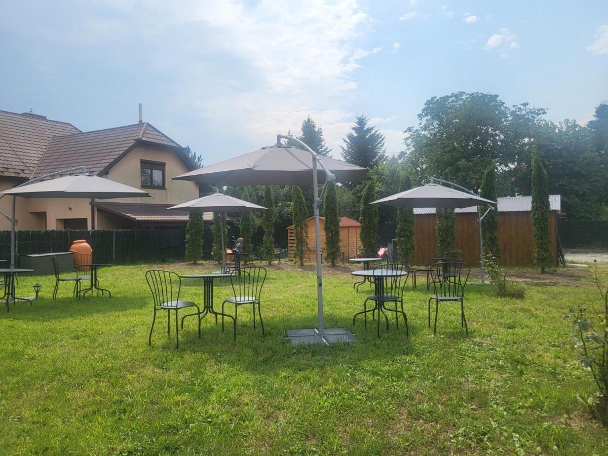 The Castle Suites & Apartment - Free Parking - (Adults Only) Cracovie Extérieur photo